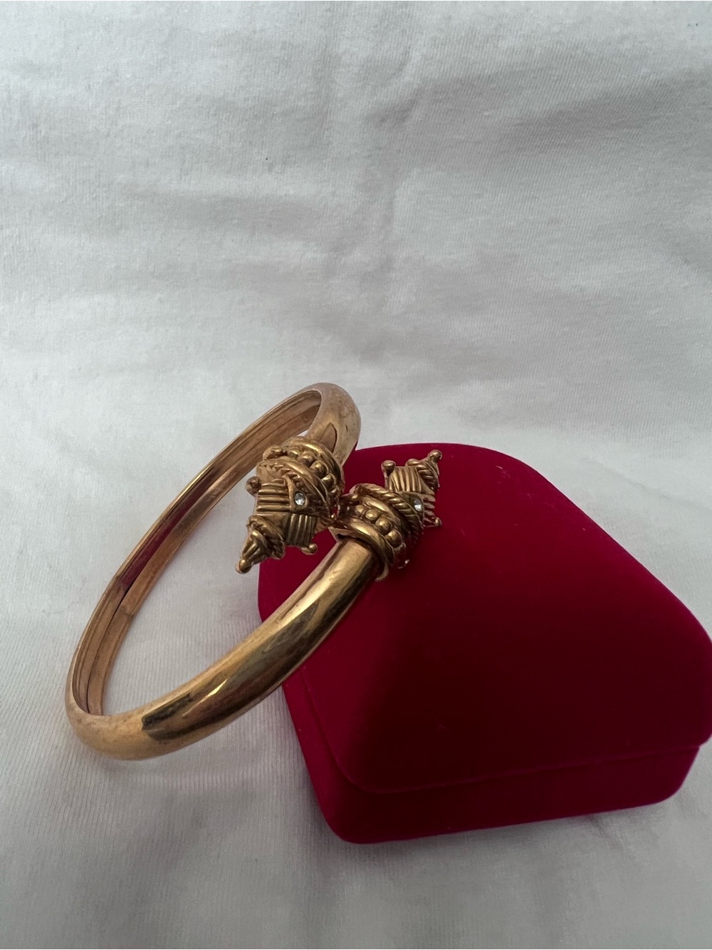 Elegant Gold-Tone Hinged Bangle Bracelet with Ornate Terminals